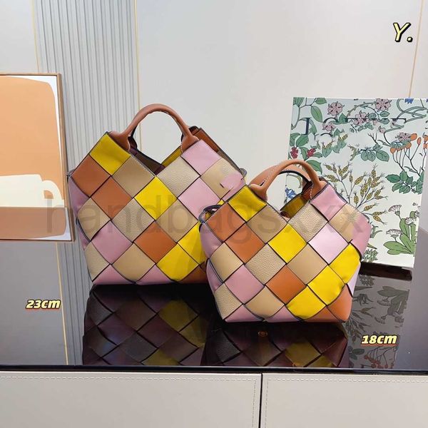 

fashionable weaving techniques combined with reasonable color combinations