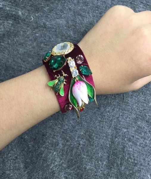 

2020 wine red velvet baroque retro bee bangles crystal gem flower charms cuff open bracelet for women love gift wrist band19459006, Black