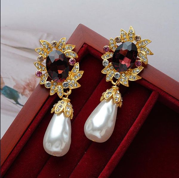 

new pearl crystal pendant earrings women's retro temperage element luxurious diamond flower ear studs e3888, Golden;silver