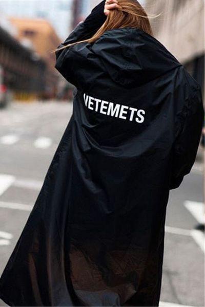 

vetements brand rainstorm proof outdoor hiking fashionable raincoat men fashion brand windbreaker raincoat women raincoat, Black