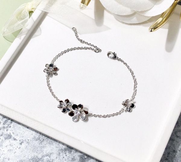 

ladies love rings pendant necklaces screw bracelet van party wedding couple gift love bracelet fashion cleef temperament bracelet 1626325, Golden;silver