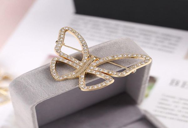 

cute crystal butterfly brooch women girl hollow butterfly brooch suit lapel pin for gift party fashion jewelry accessories6805904, Gray