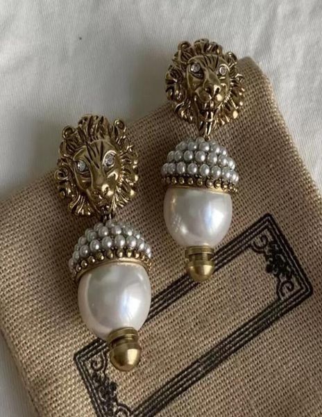 

2022 fashion charm women street earrings luxury designer jewelry pearl lion earring ladies ear studs retro designer2609308, Golden