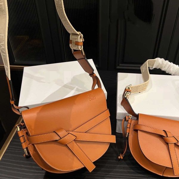 

fashion tofu bag designer saddles oblique shoulder handbag high-end leather bow clamshell vintage wallet embroidered wide shoulder strap cro
