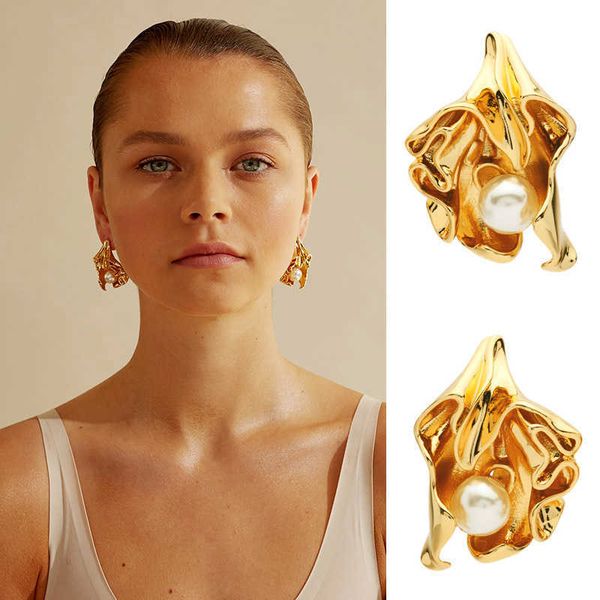 

new pearl earrings brass electroplating gold pleated pearl flower earrings ladies', Golden