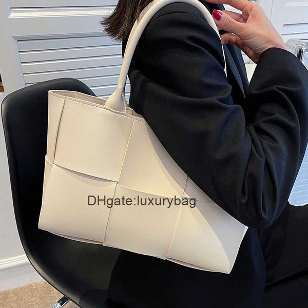 

aaaaabotteg uneta jodie mini teen intrecciato this year's popular handbag women's french crossbody bag feeling woven bucket bag