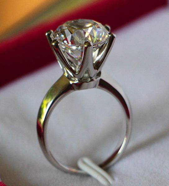 

brand classic style 5 ct amazing luxury synthetic diamond rings for women 925 solid silver wedding rings platinum plated jewelry3347499, Golden;silver