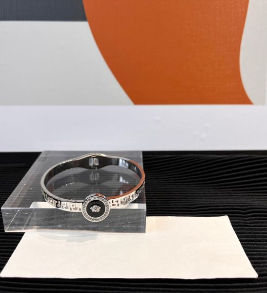 

charm bracelets women bangle luxury designer jewelry crystal 18k gold plated 925 silver plated stainless steel lovers gift bangles6421962, Black