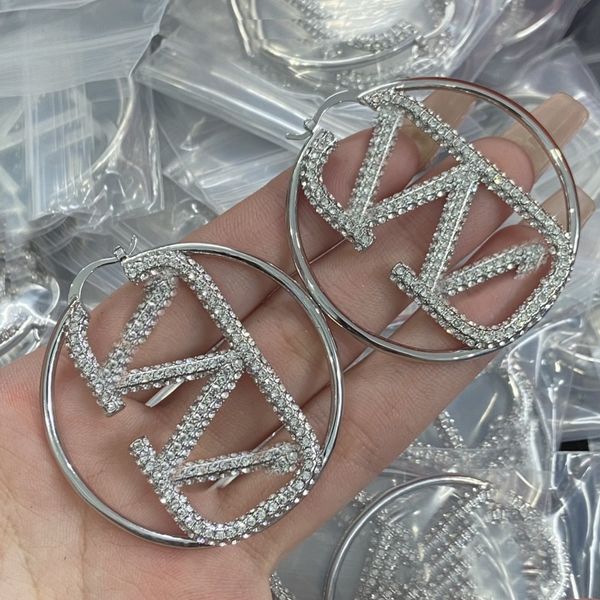 

2023 high luxury letter v stud women designer europe america style studs fashion valentinosity couple personality earrings kh6g, Golden;silver