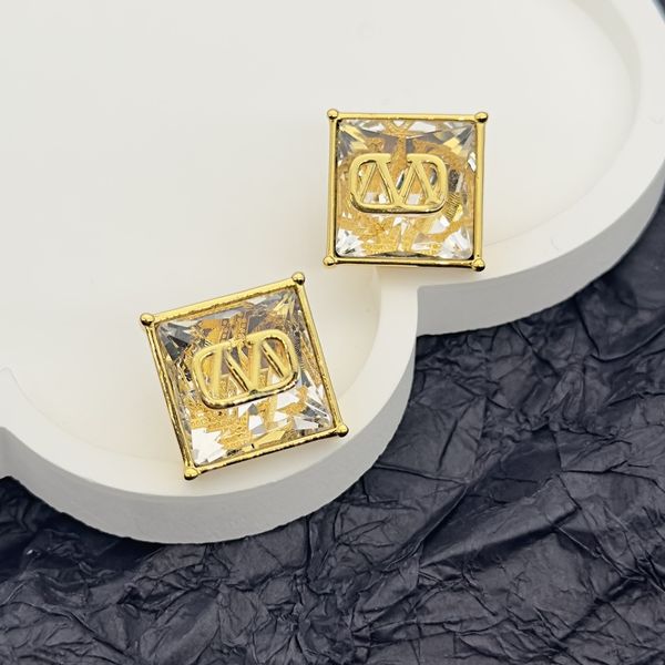 

2023 high luxury letter v stud women designer europe america style studs fashion valentinosity couple personality earrings kh6b, Golden;silver