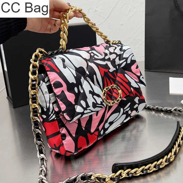 

cc bag 9a luxury fashion designer totes bags classic plaid chain design soft and comfortable satchel retro casual versatile shoulder bag wal, White