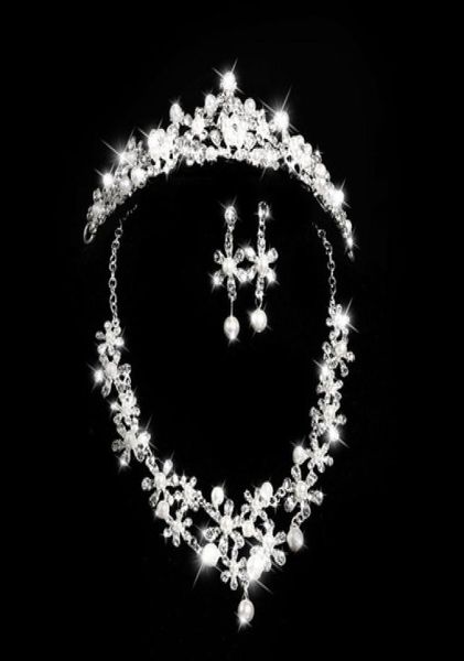 

bridal small chrysanthemum diamond pearl necklace earrings moon type crown jewelry three pieces of bridal ornaments 2018 bridal ac3202015, Silver