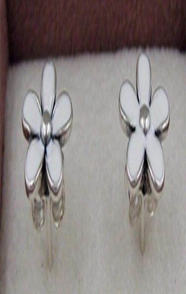 

high-quality 100% 925 sterling silver white enamel daisy stud earrings fits european style jewelry earrings3711190, Golden;silver