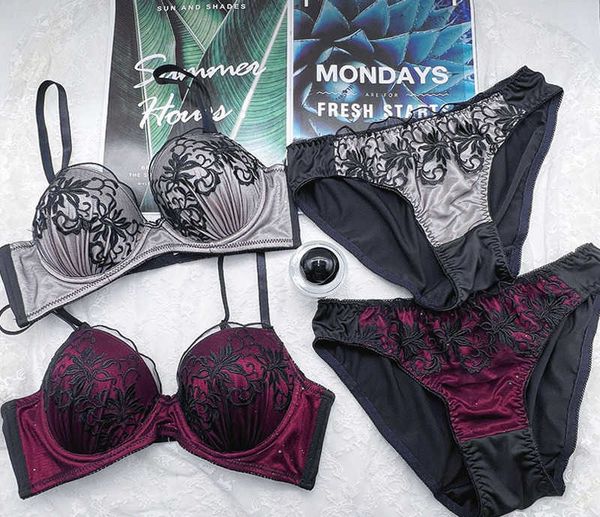 

bra wind set gathered to support girls' underwear without steel rings anti convex point lace, Red;black