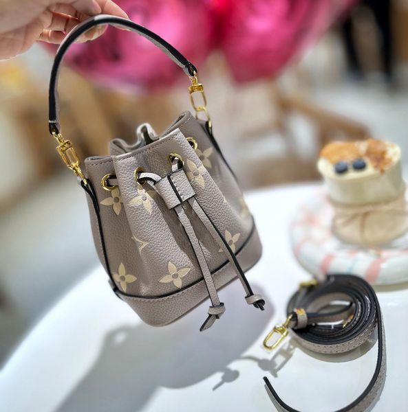 

new women's designer bucket bag old flower fashion leather bag trend all-in-one bag