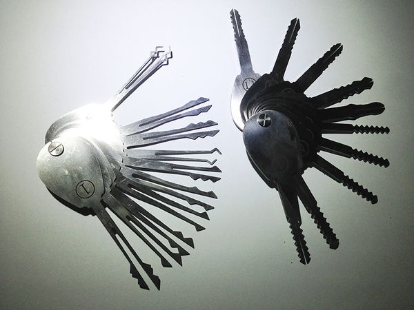 

KLOM 21pcs Auto Jigglers Keys for Double Sided Lock Pick Set Of Keys Lock Opener Lockpick Sets Locksmith Tool