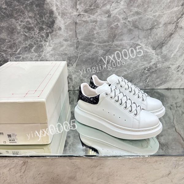 

new designer mens quality classics flat sneaker casual shoes leather white letter overlays fashion platfnorm sneakers2023, Black