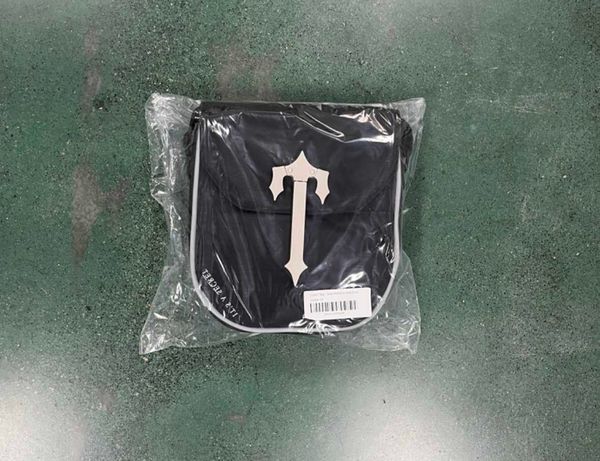 

trapstar2023-cobra crossbody bag black/silver label (reflective)