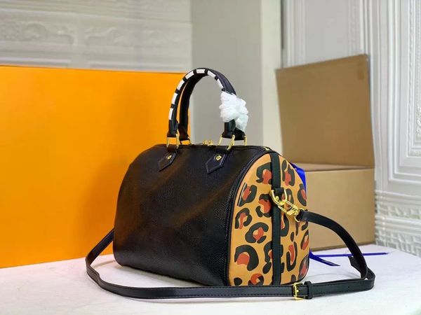 

2023 womens luxury designer messenger bag ladies handbag casual leather one shoulder handbags women shopping big 30cm, Black;red