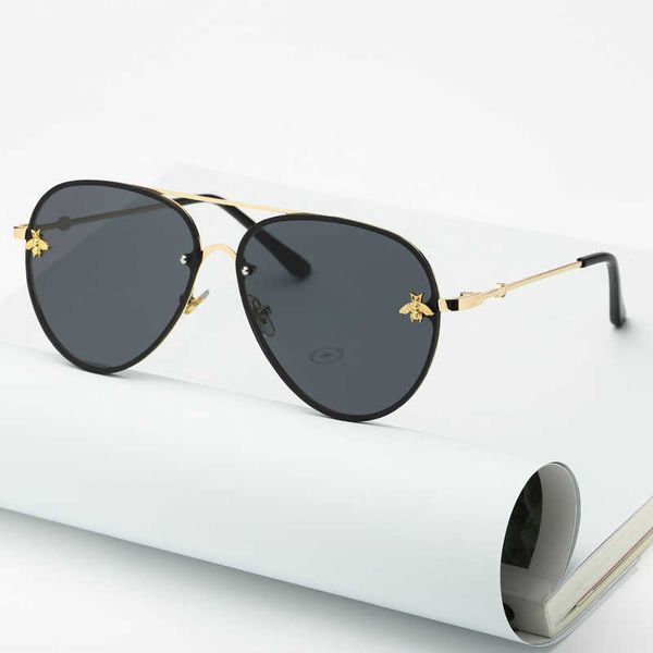 

classic little bee fashion trendy street santi uv sunglasses women, White;black