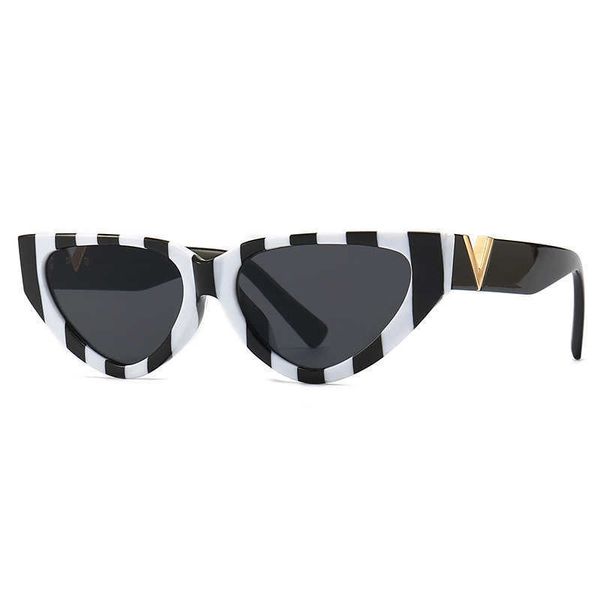 

923 new fashion show small frame cat eye women's tidal sunglasses, White;black