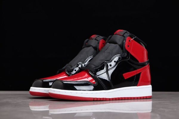 

2023 authentic 1s patent leather basketball shoes 1 high patent bred black white varsity red original boxes coming