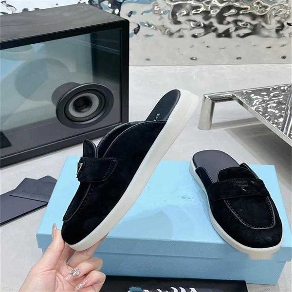 

2023 new luxury women's retro casual shoes women's designer shoes men's leather outdoor couples' same style, Black