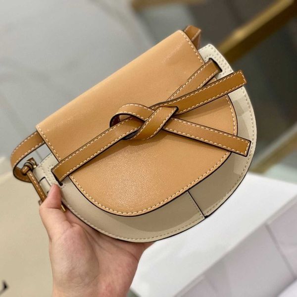 

new women's cowhide geometric bag saddle difference