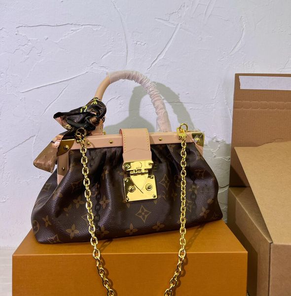 

fashion designer shoulder bag underarm chain cloud bag