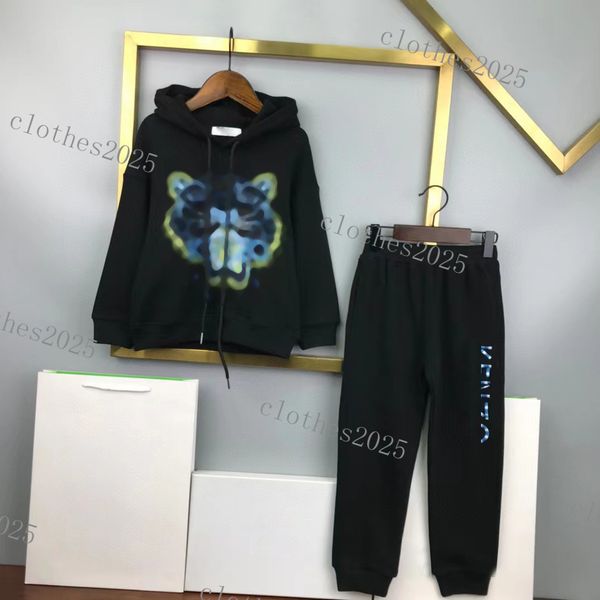 

fashion designers kids clothing sets boys girls jacket coat trousers tracksuits long sleeve outdoor children hoodie suit baby boy, White