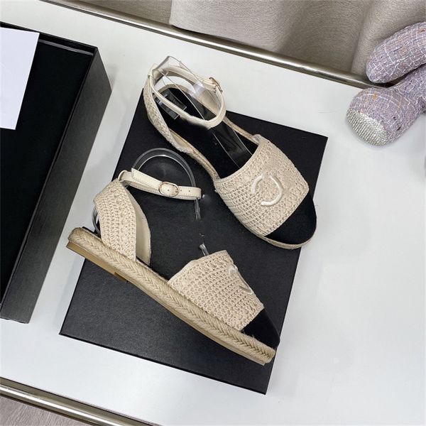 

designer cc sandals luxury beach shoes women fashion slides outdoor slippers woman shoe summer casual leather footwear oui02