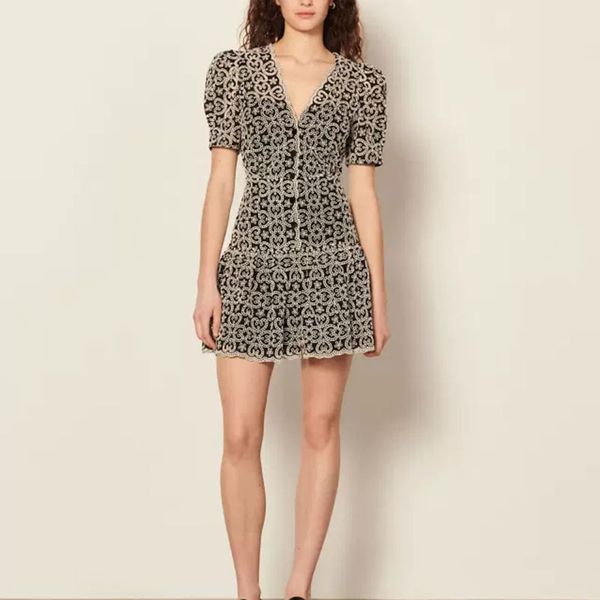 

2023 designer dress summer luxury dress love embroidery v-neck waistband lace single breasted short dress, White;black