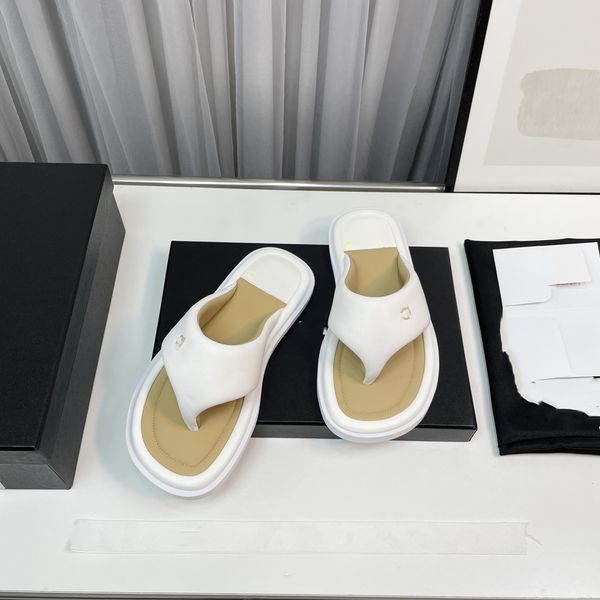 

designer cc beach shoes luxury flip flops slides women leather slippers fashion sandals summer outdoor shoe party footwear nh6