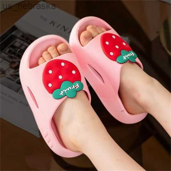 

cartoon strawberry kids slippers for boys summer beach indoor cute girl shoes home soft nonslip cute children slippers gc981 l230518, Black;grey