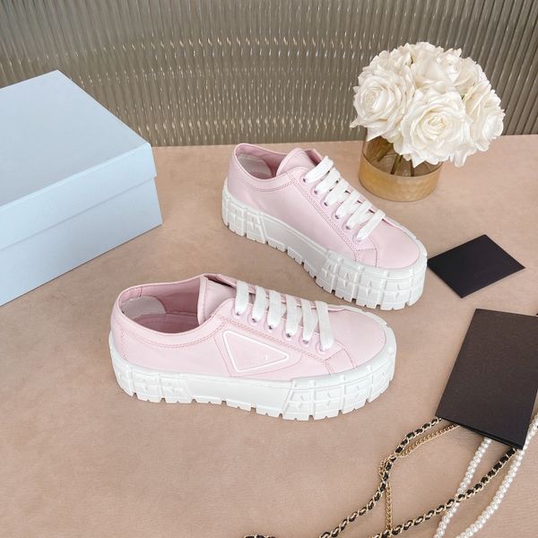 

2023 new women luxury shoes reflective sneakers designer trainers genuine leather fabric runner 0612, Black