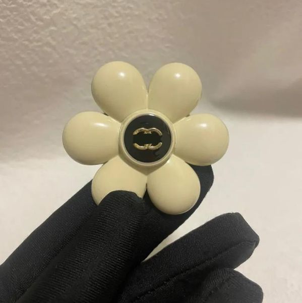 

petal brooches designer letter brooch pins luxury fashion jewelry petal broochs party gifts 20style, Gray
