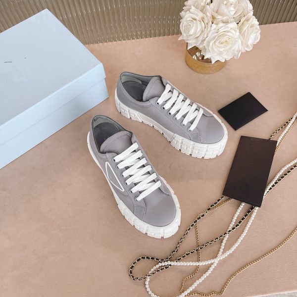 

2023 designer casual shoes classic men women calfskin shoes vintage sneakers reflective 0612, Black
