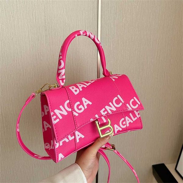 

2023 advanced texture letter hourglass bag one shoulder handheld straddle fashion women's bag 70% clearance outlet sale