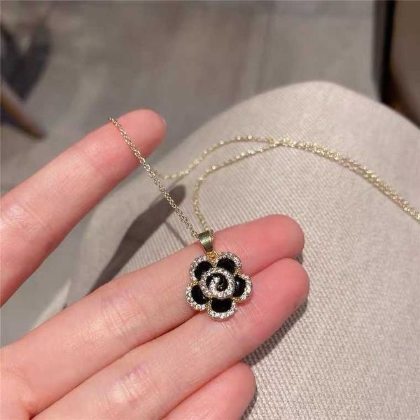 

camellia gold-plated flower necklace new niche zircon clavicle chain rose pendant simple sweater chain neck chain, Black