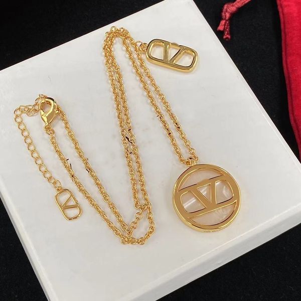 

classic pendant necklace designer designs women's atmosphere necklace popular fashion beautiful jewelry new party jewelry gift box, Black