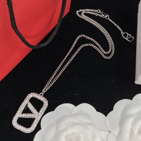 

classic pendant necklace designer design women's atmosphere necklace popular jewelry new party valentine's day jewelry gift box, Black