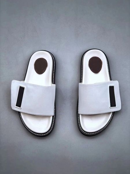 

summer new breathable cowhide flip-flops casual assorted slippers, there are three colors to choose from, Black