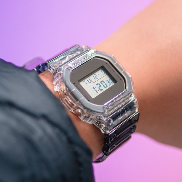 

2023 5600 ins quality sports leisure quartz watch led digital waterproof watch from the hands lift light men's, Slivery;golden