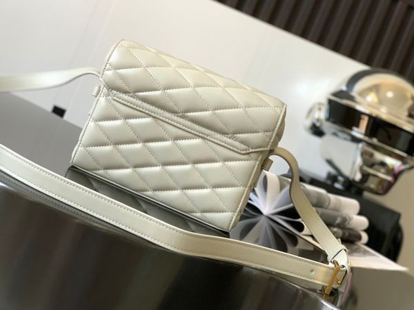 

710080 new women's shoulder bag sheepskin crossbody bag french designer diamond-shaped quilted bag new small box bag is very good-looki