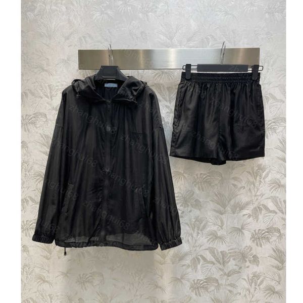 

23ss womens designer clothing casual suit women shorts sets hooded zipper embroidery long sleeve anti-suntan clothing elastic waist shorts s, White