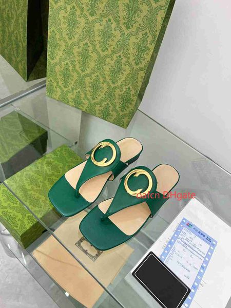 

classic men slippers summer rubber bottom woman shoe beach slides letter mens flat sandals designer shoes metal button lazy lady loafers fli, Black