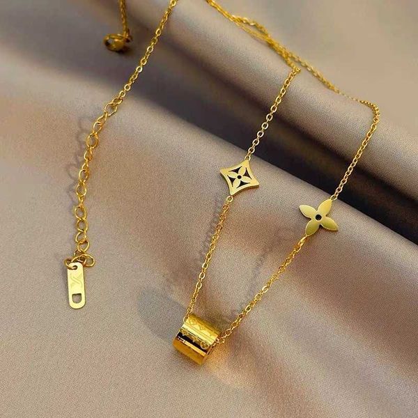 

fashionable personalized high-end and vintage four leaf clover element titanium steel necklace for women's light luxury and textured pe, Black