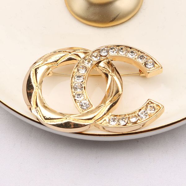

luxury women men designer brand letter brooches 18k gold plated rhinestone plaid jewelry brooch charm pin marry christmas party gift accesso, Gray