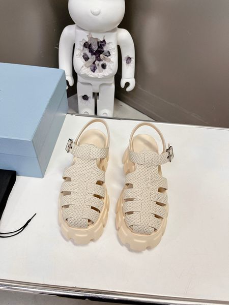 

2023 designer luxury high heels women sandals metallic laminate leathers flat middle high heel sandal summer beach wedding shoe 0609, Black