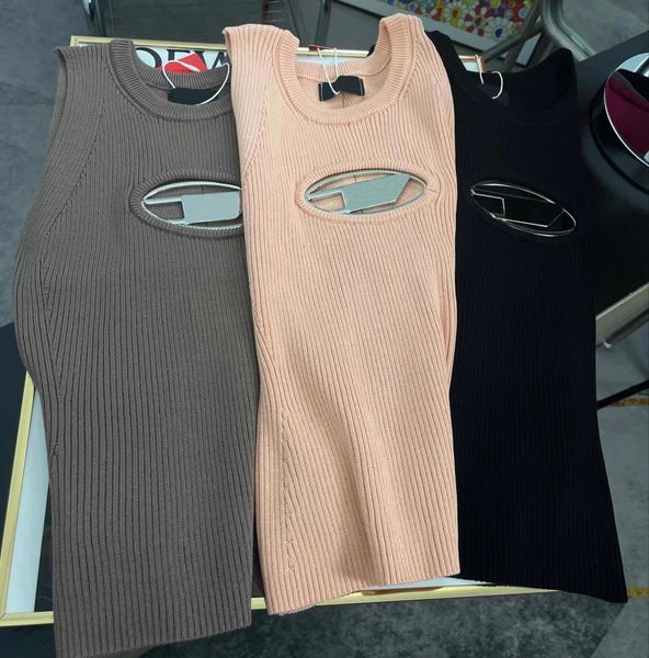 

women's knits designer tees luxury brand 2023 t-shirt out metal label knitted tank for women's slim fit elastic fashion spicy girl, White